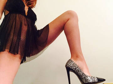 Quando cammino con i tacchi mi piace infrangere contemporaneamente i Dieci Comandamenti e il Codice della strada.