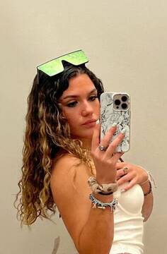 Public Photo of madEle