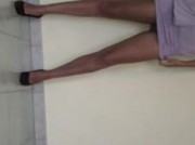 Masturbazione in vestitino e decoltè